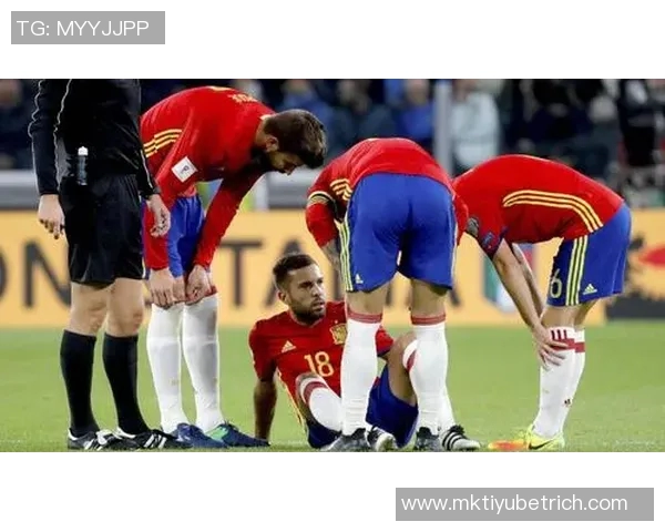 罗贝托与阿尔巴合影留念感慨岁月流逝祝福未来一切顺利