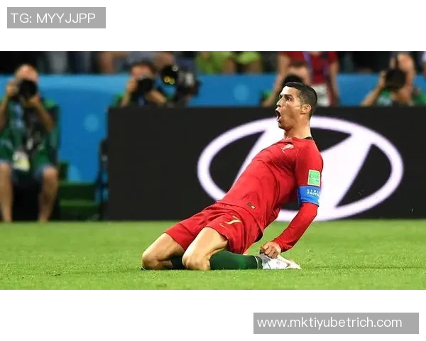 广东队追平中国香港陈伟禁区内巧妙过人后射门得分