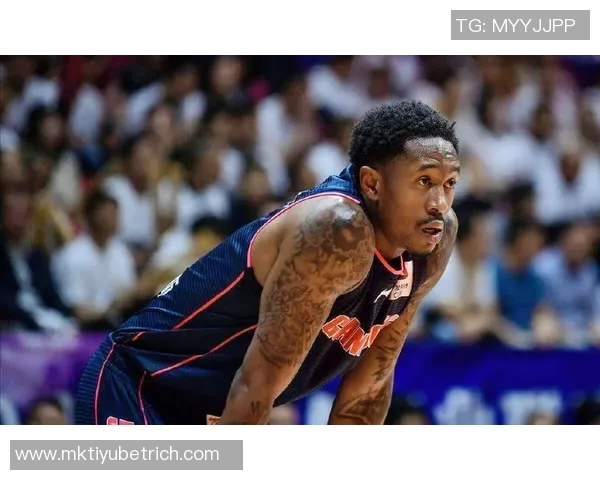 布劳恩上半场表现惊艳6投全中三分球两投全中助球队掌控比赛节奏