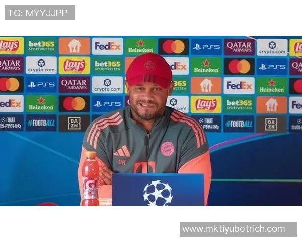 孔帕尼称赞卡尔训练刻苦队友调侃展现团队氛围