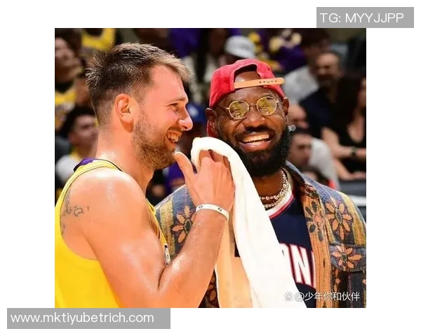 詹姆斯谈球队会议后表现称赞回应展现团队精神与决心