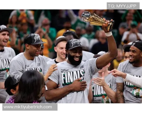 霍里称赞杰伦布朗进入MVP前五但尚未跻身前三名